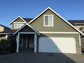 17727 1st Ave Ct E in Spanaway, WA - Building Photo