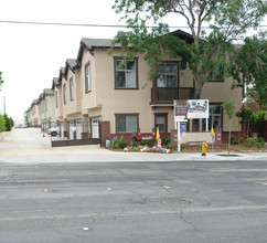 1402 S California Ave in Monrovia, CA - Building Photo - Building Photo