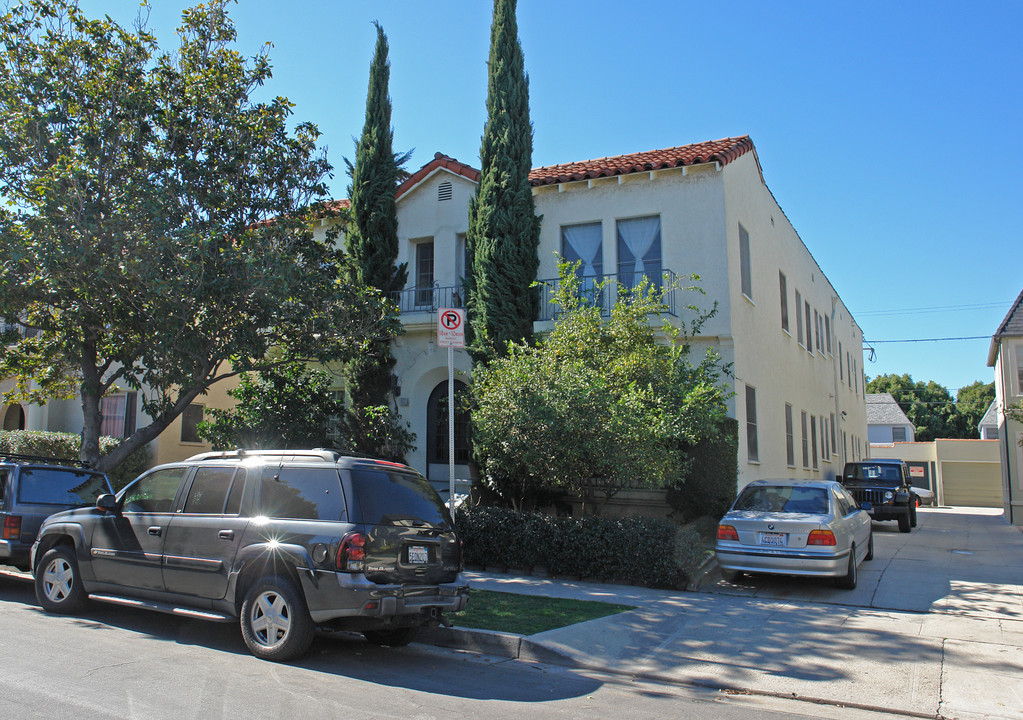 337 N Sierra Bonita Ave in Los Angeles, CA - Building Photo