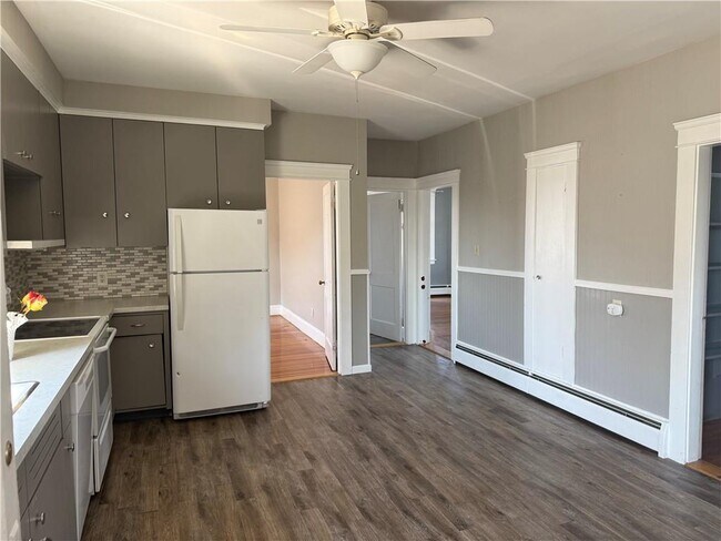 10 Knight St in Cranston, RI - Building Photo - Building Photo