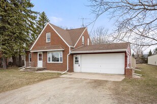 304 W Northland Ave in Appleton, WI - Building Photo