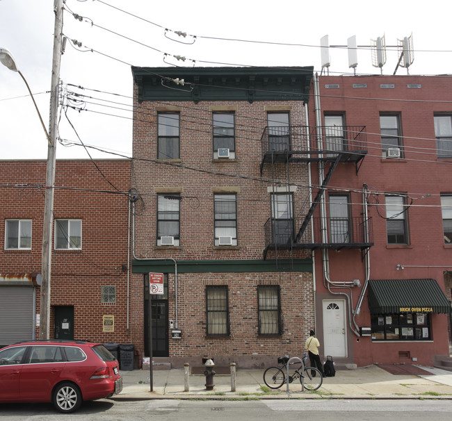 36 Van Dyke St in Brooklyn, NY - Foto de edificio - Building Photo