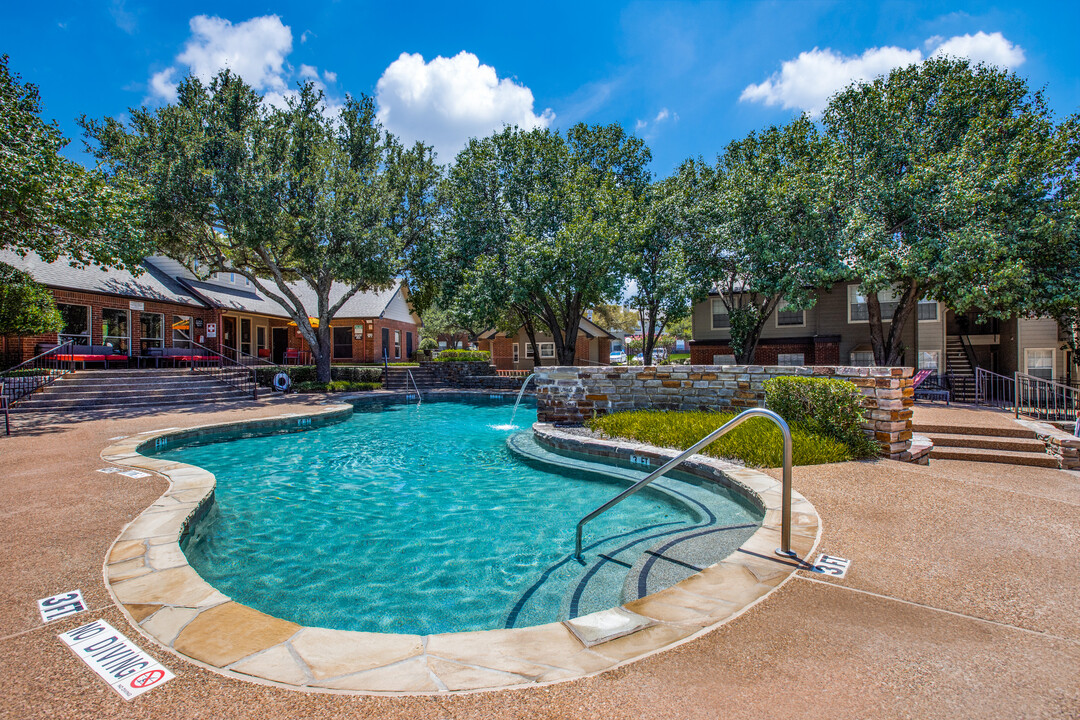 Eagle’s Point Apartment Homes in Fort Worth, TX - Building Photo