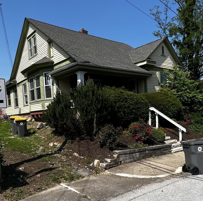 215 E 9th St in Bloomington, IN - Building Photo - Building Photo