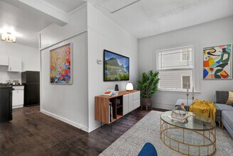 808 Vine St, Unit 1 in Lansing, MI - Foto de edificio - Building Photo