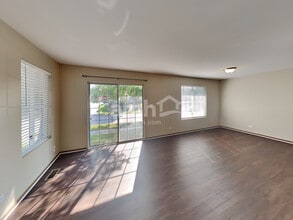 440 Lowell Dr in South Elgin, IL - Building Photo - Building Photo