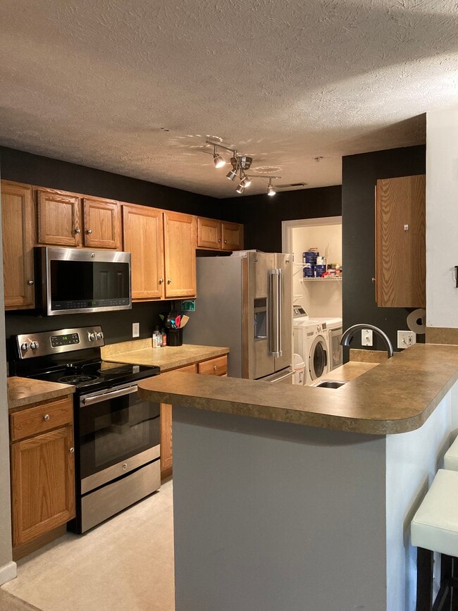 14829 Lenox Dr in Strongsville, OH - Building Photo - Building Photo