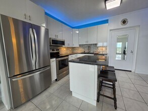 825 Bayshore Dr in Pensacola, FL - Building Photo - Building Photo