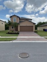 690 NE Carlisle Ln in Fort Pierce, FL - Building Photo