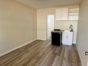 217 SW 11th Ct, Unit Studio in Fort Lauderdale, FL - Building Photo - Building Photo