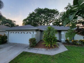 2725 Feiffer Cir in Sarasota, FL - Building Photo - Building Photo