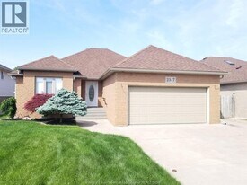 2347 CALIFORNIA in Windsor, ON - Building Photo