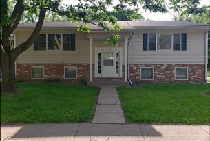 8116 8th St W in Rock Island, IL - Building Photo