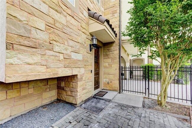 5711 Allen St in Houston, TX - Foto de edificio - Building Photo