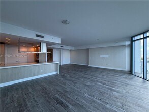 17111 Biscayne Blvd, Unit 1211 in Aventura, FL - Foto de edificio - Building Photo