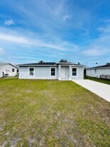 1132 Maybury Dr in Holiday, FL - Building Photo
