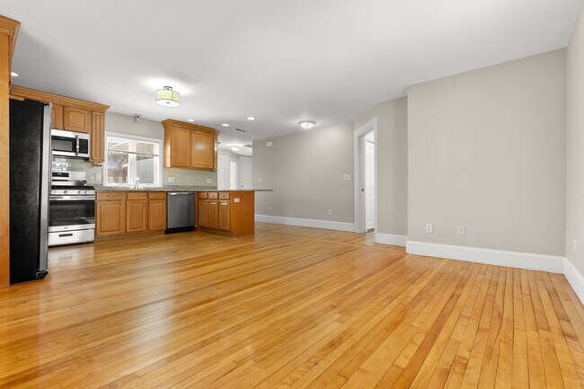 40 Avon St, Unit 2 in Wakefield, MA - Building Photo - Building Photo