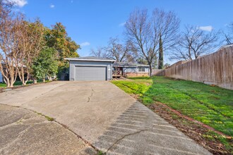 6339 Salem Way in Carmichael, CA - Foto de edificio - Building Photo