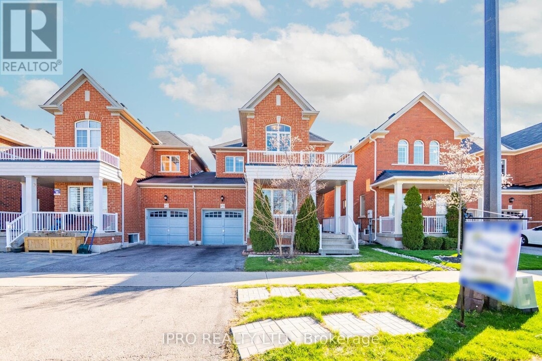 470 SAVOLINE Blvd in Milton, ON - Building Photo