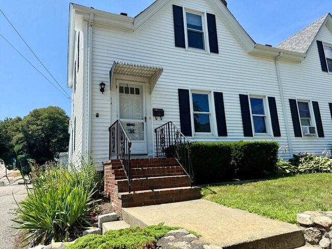 410-412-412 Court St in Plymouth, MA - Foto de edificio - Building Photo