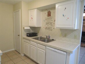 1725 Dynasty Cir in Red Oak, TX - Foto de edificio - Building Photo