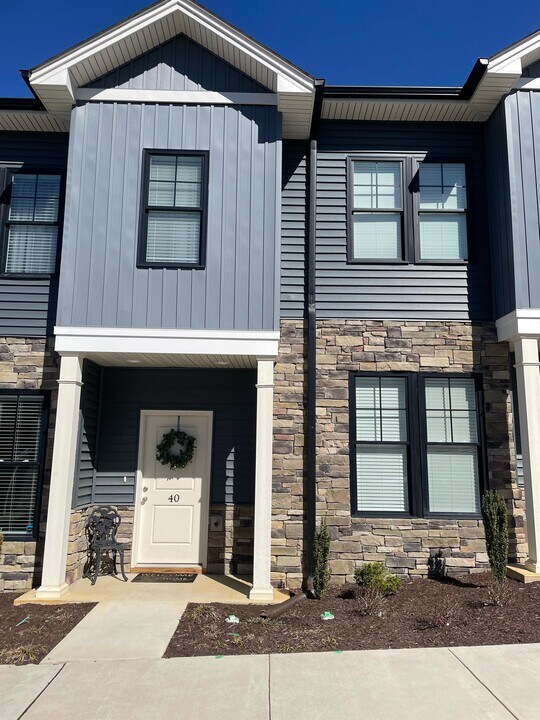 40 High St in Lynchburg, VA - Building Photo