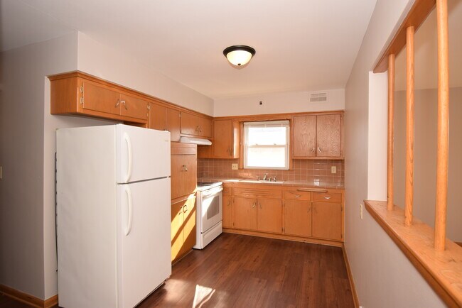 4242 N 92nd St in Milwaukee, WI - Building Photo - Building Photo