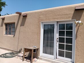 1905 Moon St NE in Albuquerque, NM - Foto de edificio - Building Photo