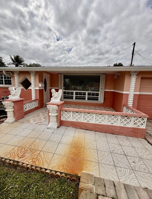 7648 Alhambra Blvd in Miramar, FL - Building Photo - Building Photo