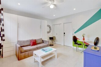 320 Hendricks Is, Unit 4 in Fort Lauderdale, FL - Foto de edificio - Building Photo