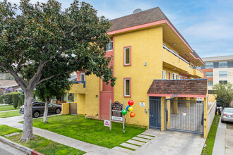 1000 Orange Grove Ave in Glendale, CA - Building Photo - Primary Photo