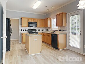 7568 Cole Ln in Atlanta, GA - Building Photo - Building Photo