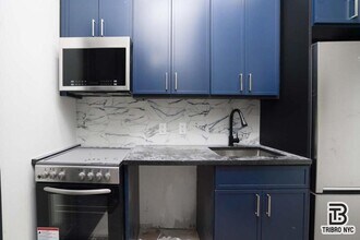 141 Meserole St in Brooklyn, NY - Building Photo - Building Photo