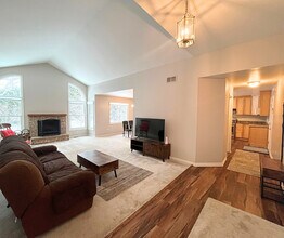 925 Hartford Dr in Gurnee, IL - Building Photo - Building Photo