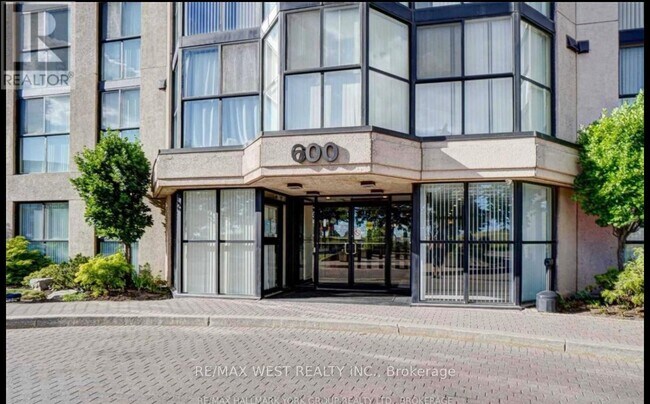 600-600 Rexdale Blvd in Toronto, ON - Building Photo - Building Photo