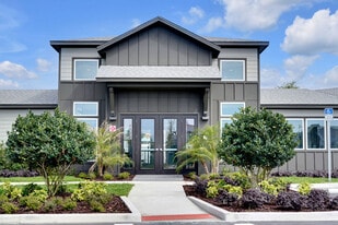 Magnolia at Lake Hamilton in Winter Haven, FL - Building Photo