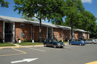 Oxford Heights in Neptune City, NJ - Foto de edificio - Building Photo