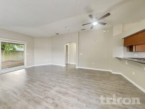 11759 Lynmoor Dr in Riverview, FL - Foto de edificio - Building Photo