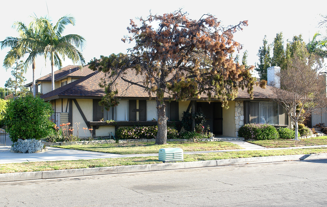 2701 W Juniper St in Santa Ana, CA - Building Photo