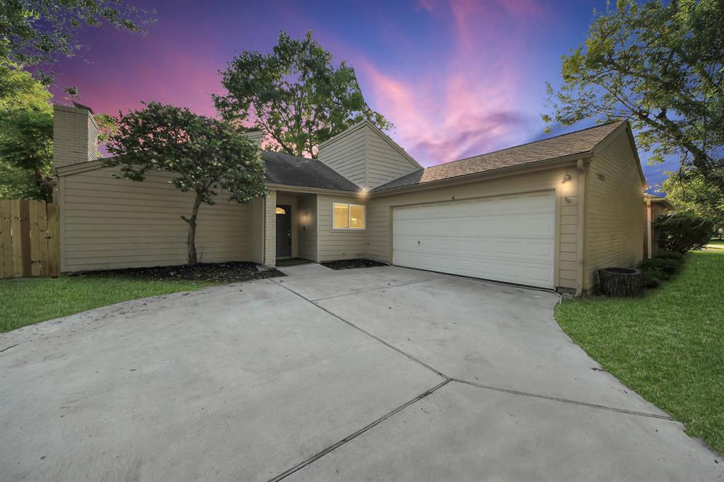 11923 Briar Forest Dr in Houston, TX - Building Photo