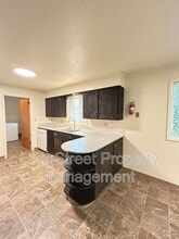 1930 NW Kings Blvd in Corvallis, OR - Building Photo - Building Photo