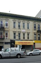 4415 3rd Ave in Bronx, NY - Foto de edificio - Building Photo