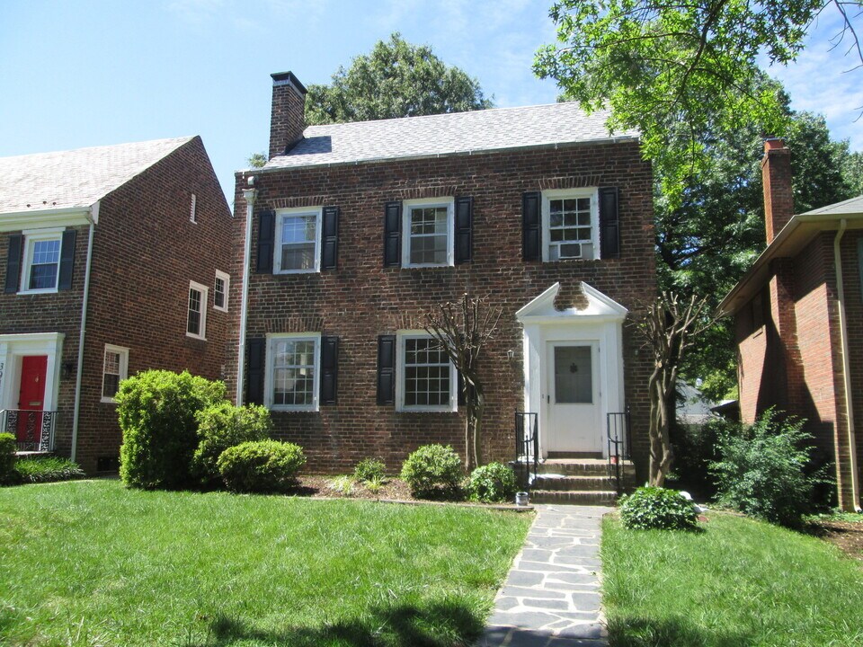 3917 Patterson Ave in Richmond, VA - Building Photo