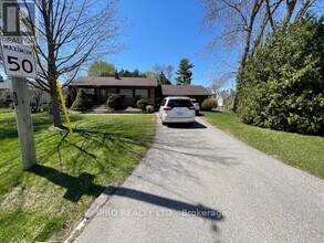 478 Wedgewood Dr in Oakville, ON - Building Photo - Building Photo