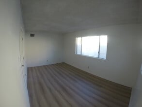 9455 1/2 Cedar St in Bellflower, CA - Building Photo - Building Photo