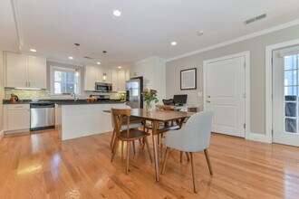 6 Peter Parley Rd, Unit 2 in Boston, MA - Building Photo - Building Photo