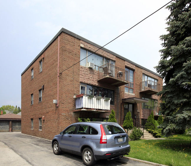 12 Meadowbrook Rd in Toronto, ON - Building Photo - Primary Photo