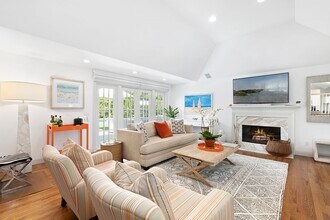 23 Pierpont St in Southampton, NY - Building Photo - Building Photo
