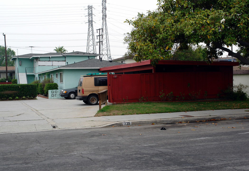 725 Indiana Ct in El Segundo, CA - Building Photo