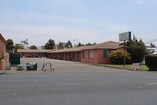 1135 Hollister St in San Diego, CA - Building Photo